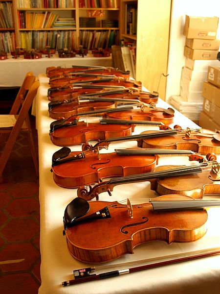 ویولن دست ساز ،‌ کلاس آموزش ویولن ، آموزشگاه موسیقی ، آموزشگاه موسیقی تهران