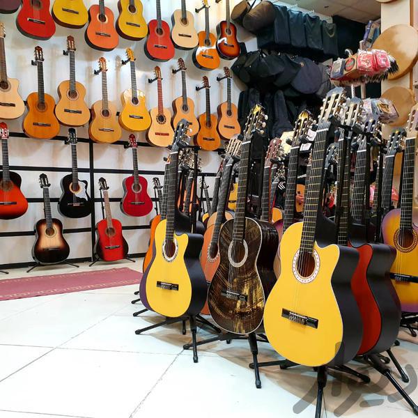 گیتار آکوستیگ ٬ کلاس آموزش گیتار ٬ آموزشگاه موسیقی شمال تهران