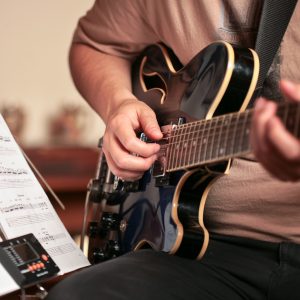 کلاس آموزش گیتار ٬ آموزشگاه موسیقی شمال تهران ٬ کلاس آموزش آواز